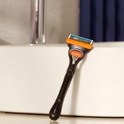Gillette Fusion Razor for Men with blades | With Back blade beard shaper | Face Razor with Precision trimmer | Style Beard Edges| Perfect Shave Perfect shape | Beard Styling Razor for Men